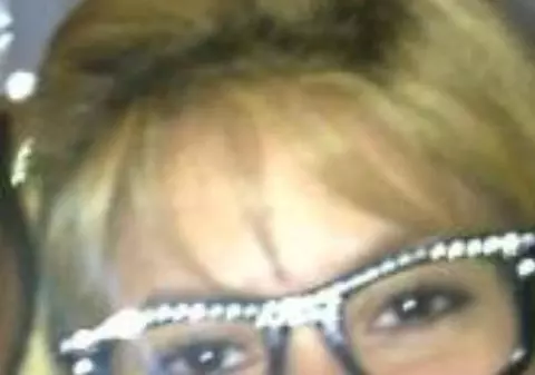 Uite ce față de tocilară are! Poți să-ți imaginezi că este una dintre cele mai frumoase femei de pe planetă? Ai idee cine este vedeta? FOTO