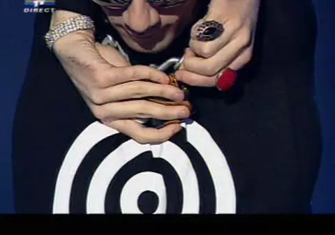 ROMÂNII AU TALENT | Concurentul care îşi înnoadă corpul a făcut-o chiar şi pe mama lui să se întrebe dacă îl doare ceea ce face la ”Românii au talent” FOTO