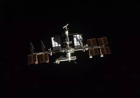 Primul hotel spaţial va fi gata în 2016! Află cât va costa cazarea 