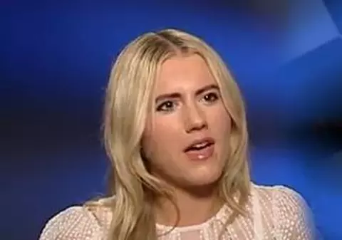 Și-a trecut în CV mărimea bustului și era dispusă să prezinte știrile goală, însă a fost concediată după două apariții!