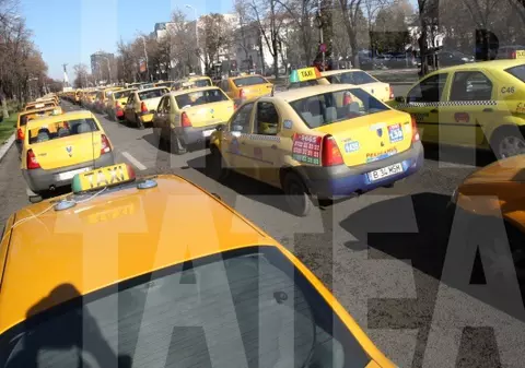 Protestul taximetriștilor perturbă traficul în Capitală