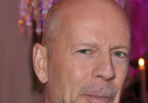 Aşa generozitate mai rar! Bruce Willis vrea să doneze un întreg complex hotelier