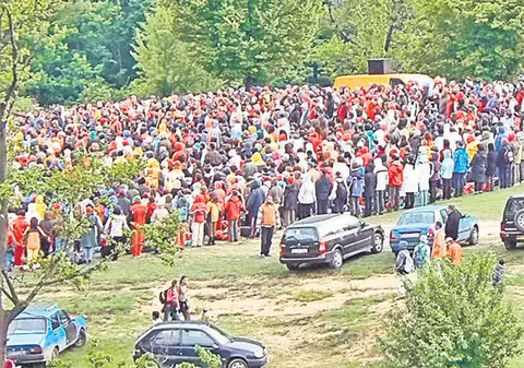 Ce de ”spirale” o să mai iasă... 4.000 de yoghini s-au întâlnit la Băile Herculane