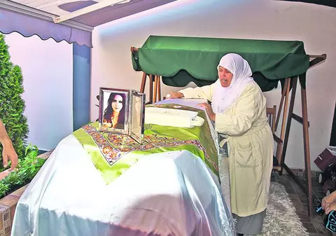 Lara Şaban a fost înmormântată. Durere fără margini în familia româncei stabilite în Turcia şi ucisă în Constanţa