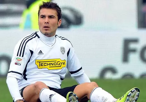 Adrian Mutu investeşte la Universitatea Cluj 