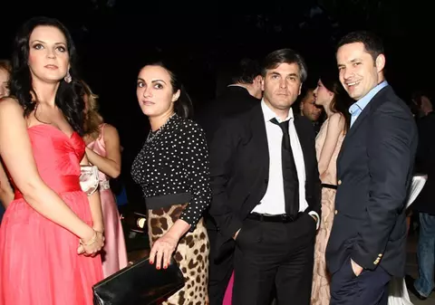 Bre, nea Mircea Radu, scoate mâinile din buzunare!