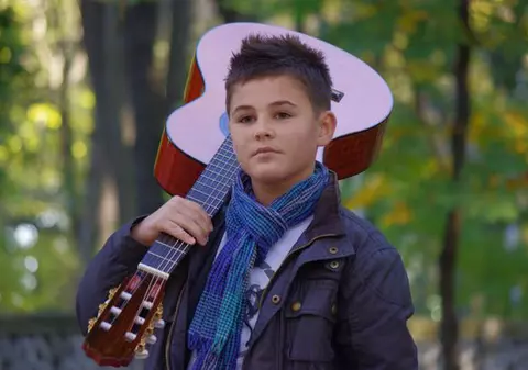 PREMIERĂ LIBERTATEA.RO | Iată primul single Fresh Kid - "N-ai şcoală, e nasol"