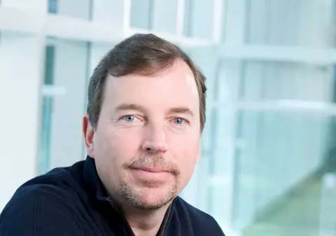 Greşeala care l-ar putea costa postul pe şeful de la Yahoo! A minţit în CV!