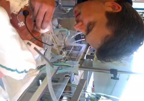 Europarlamentarul Cătălin Ivan este tată de triplete: "Am suferit un şoc profund când le-am vazut conectate la aparate"