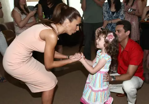 Nepoata lui Mircea Badea vrea să facă un DVD 