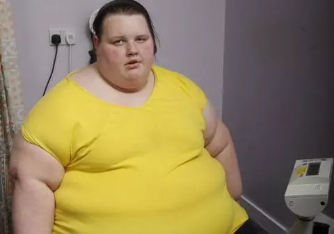Cum arată adolescenta de 400 de kilograme scoasă din casă de pompieri
