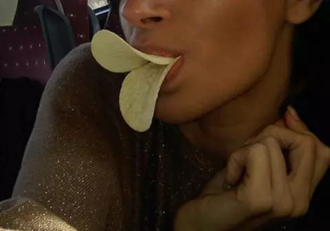 Uite ce frumuseţe din showbizul nostru are BUZE DE RĂŢUŞCĂ | FOTO