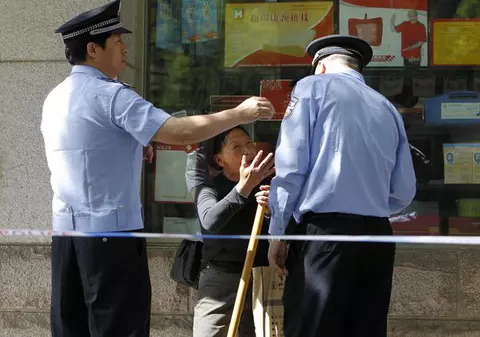 Cetăţenii români din China, luaţi la puricat