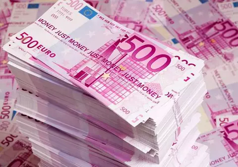 ”Şcoliţi” de funcţionari bancari, 17 indivizi au produs 600.000 de euro din credite luate cu acte false