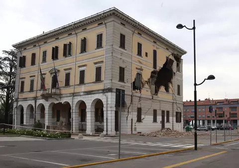 Supravieţuitorii seismului din Italia au dormit în refugii improvizate