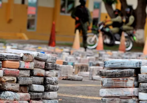 MARIJUANA PLUTITOARE! Patru tone de droguri au fost găsite în valurile Oceanului Pacific