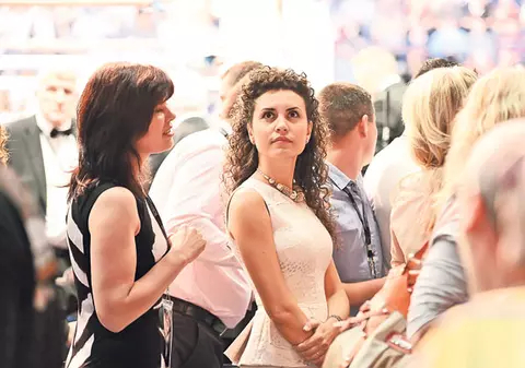 Lacrimi pentru iubit | Elena, prietena lui Lucian, a trăit intens prima înfrângere din carieră a românului