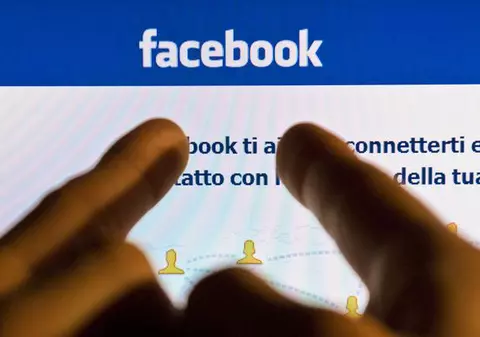 Nu mai avem INTIMITATE? Facebook cumpără o aplicaţie care îţi spune când sunt prietenii tăi în apropiere