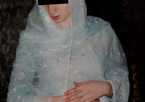 SFÂRŞITUL TRAGIC al unei fetiţe albinoase: răpită de acasă şi tăiată bucăţele!