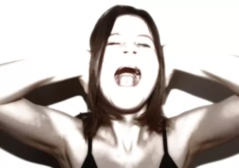 Incredibila poveste a femeii care se transformă în statuie