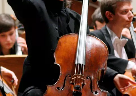 NEGLIJENŢĂ CRASĂ! Un violoncel Stradivarius, estimat la 20 de milioane de euro, STRICAT în timpul unei şedinţe foto!