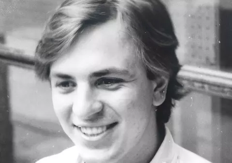 Era blond şi subţirel, dar ceva e neschimat: râde la fel de 20 de ani! Bonus: ştii cine e iubita lui Brenciu?