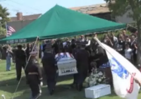 Înmormântare cu surprize! Secretul murdar al unui erou american | VIDEO