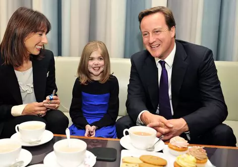 "POŢI MURI ÎN ORICE SECUNDĂ", i-au spus medicii când avea patru ani. Acum are 16 ani şi încă se luptă cu MOARTEA