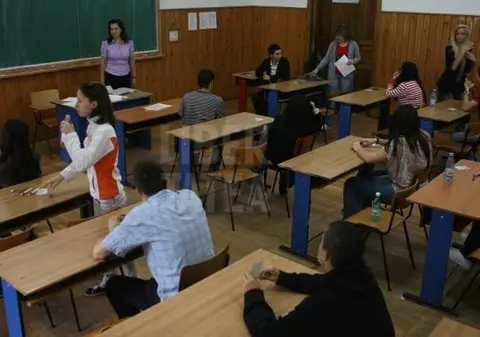 BAC-ul blestemat! Rezultate dezastruoase la simulare. A plouat cu 1 şi 3!
