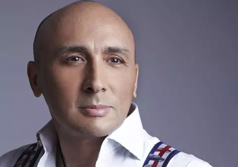 Marcel Pavel, jefuit la aeroport: "M-am trezit fără bijuterii"