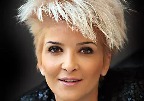 Make-up artistul Maria Păuna o sfătuieşte pe Elena de la Mandinga să lucreze mai mult la imaginea ei