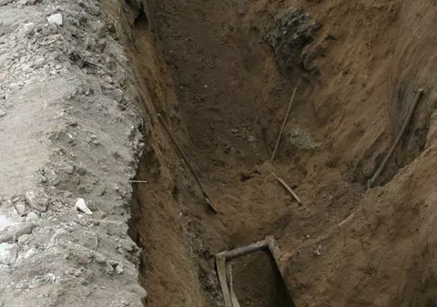 Tragedie la Murfatlar! Un muncitor a murit după ce a fost prins sub un mal de pământ