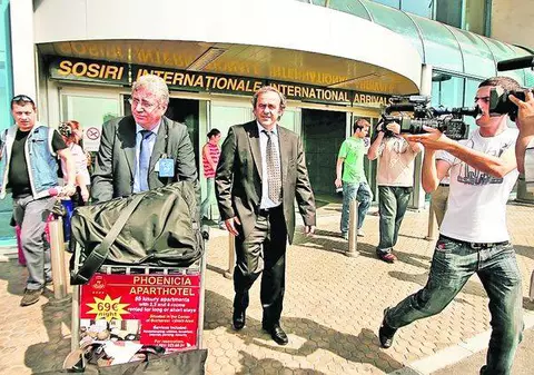 Şeful UEFA, Michel Platini, îi învaţă fotbal pe bucureştenii din sectorul 2