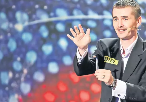 Mentalistul Cristian Gog nu vrea să mai audă de critici: "Mi se pare josnic să împroaşte cu noroi. Pe scenă, eu sunt Dumnezeu"  