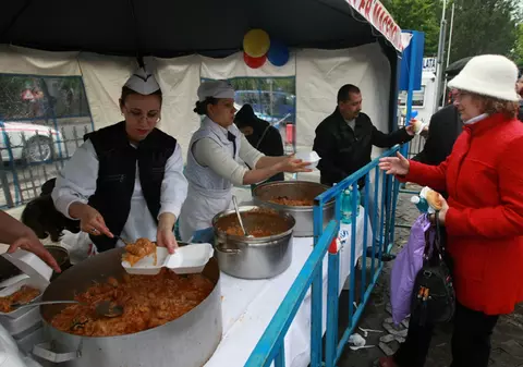 57.000 de sarmale tradiţionale româneşti pregătite în Capitală de Ziua Europei