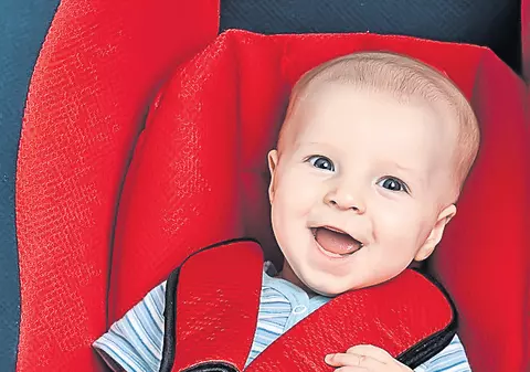 Cum poţi să-ţi transporţi, în siguranţă, copilul mic cu maşina