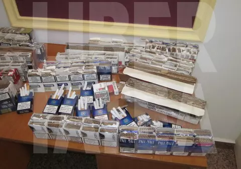 Doi contrabandişti de ţigări prinşi după ce poliţiştii de frontieră le-au ciuruit cauciucurile maşinii