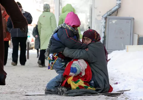 Polițiștii britanici au arestat peste 30 de cerşetori romi veniţi din România, Lituania şi Bulgaria