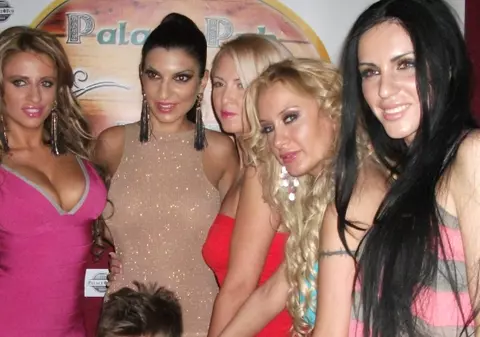 Cine a ÎNGENUNCHEAT în faţa Andreei Tonciu, de ziua ei? Măreşte imaginea pentru a afla | FOTO