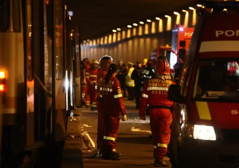 Vatmanii implicaţi în accidentul cu tramvaie, duşi la spital pentru stabilirea alcoolemiei  