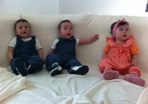 Uite ce frumoşi şi haioşi sunt tripleţii Nicoletei Luciu! | FOTO