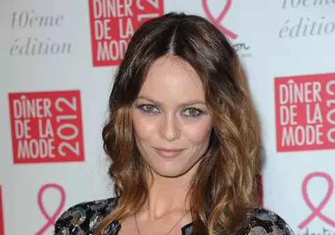 Vanessa Paradis: "Dragostea face rău şi arde"