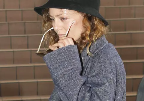 Vanessa Paradis, nemachiată și obosită. Așa merge să-și vadă iubitul secret? | FOTO