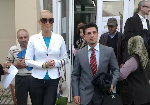 Vica îl atacă dur pe Piţurcă: "Îmi pare rău că tatăl copilului meu pierde vremea în cazino"