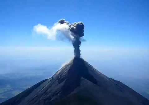 Italienii se joacă cu focul? Vor să foreze un puţ într-un supervulcan!