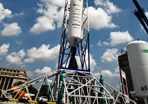 Aşa va arăta prima rachetă românească! Poţi să o vezi timp de trei zile în Piaţa Victoriei din Bucureşti | FOTO