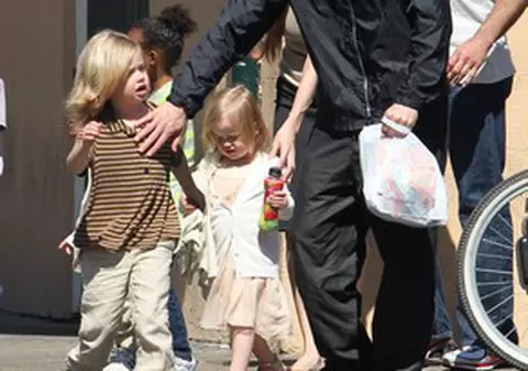 Brad Pitt a primit titlul de cel mai bun tată din SUA