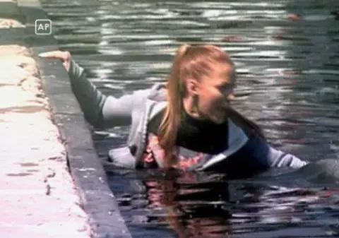 Clipe de groază pentru Andreea Antonescu! Vezi prin ce a trecut cântăreaţa încercând să salveze un bărbat de la înec! 