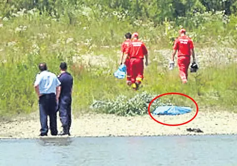 Femeia din Neamț căreia Siretul i-a înghițit soțul şi trei copii n-are bani pentru cele patru înmormântări