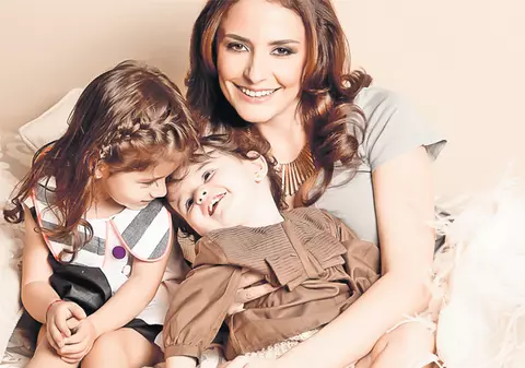 Adelina, despre cum îşi îndeplineşte Cristi Chivu atribuţiile de părinte: "Tati le face baie şi le găteşte" | EXCLUSIV